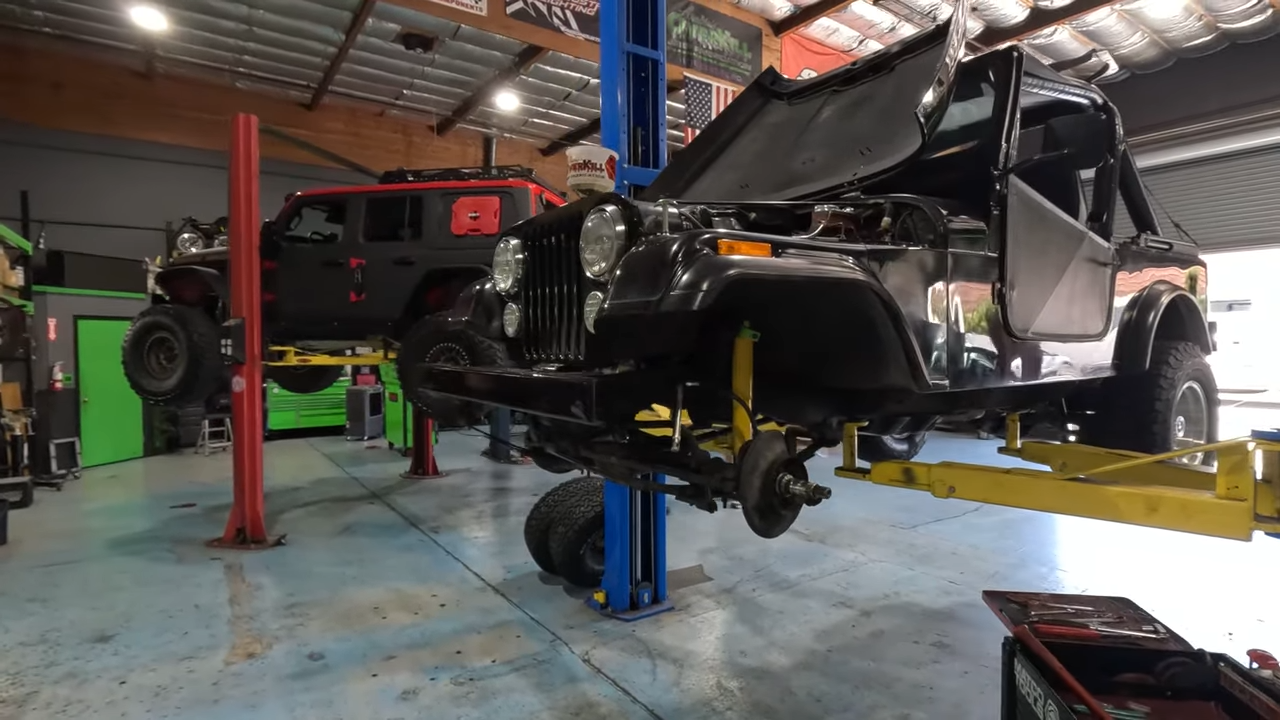 metalcloak rigs and wrenches arabia's overkill, Jeep sitting for 30 years, repaired to get it back on road