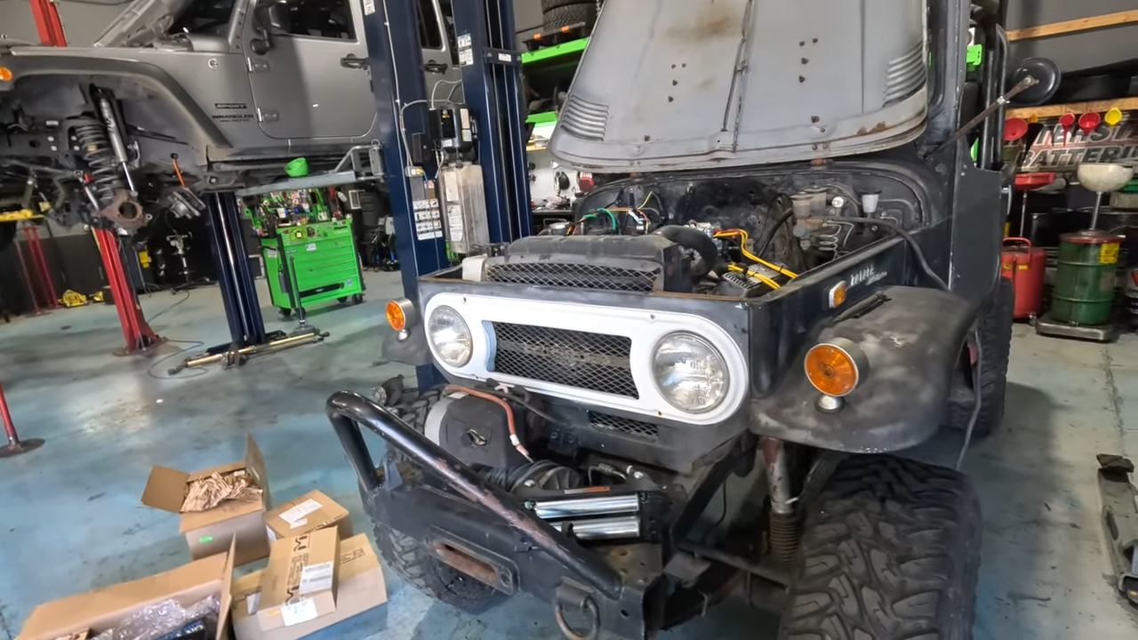 metalcloak rigs and wrenches arabia's overkill, Jeep FJ sitting for a decade, 1969 model