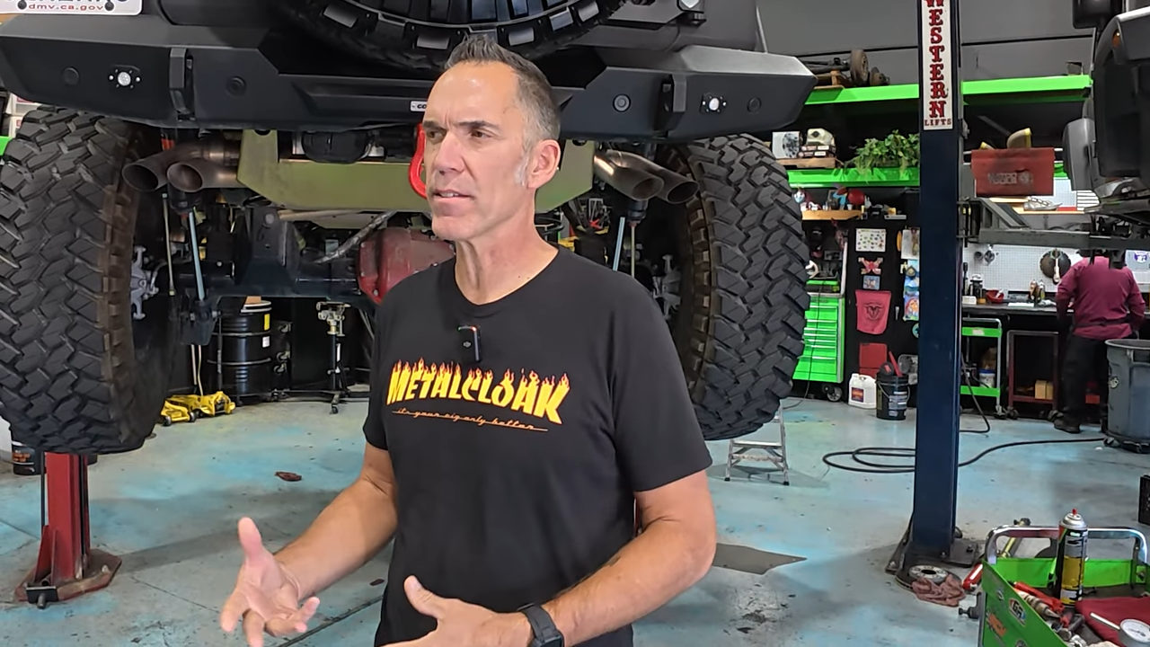 metalcloak rigs and wrenches arabia's overkill, general auto repair maintenance, building brand new Jeeps with bolt-on lift kits, differential work, brake upgrades, bumpers rockers