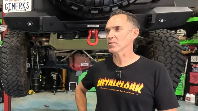 metalcloak rigs and wrenches arabia's overkill, stock showroom floor jeep, build