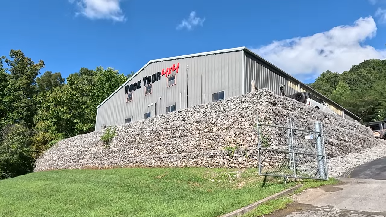 metalcloak rigs & wrenches rock your 4x4, 6000 square feet big shop, metalcloak install projects