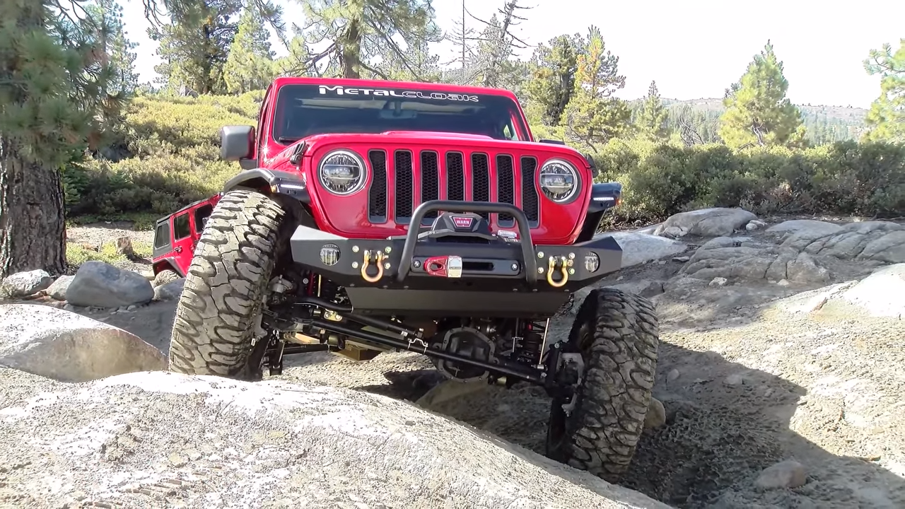 metalcloak rigs and wrenches american offroad, duroflex joints, high misalignment self centering, springs and shocks match articulation