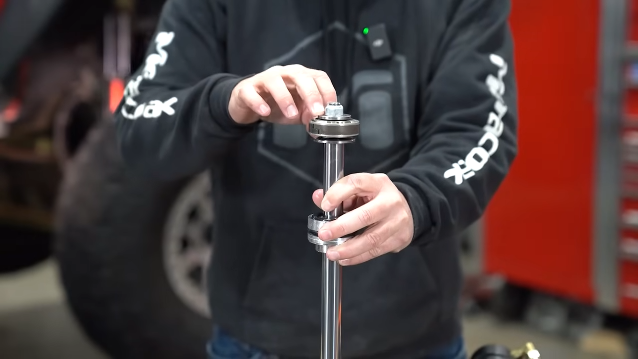 metalcloak rocksport black shock, parabolic valving system, not typical shim stack, although shim stack conversion kits are available
