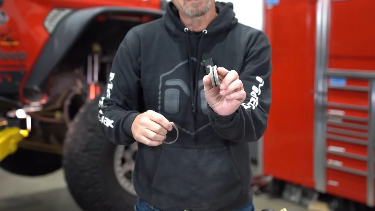 metacloak rocksport black shock, piston uses split bronze teflon wear band, backin o-ring, easily assembled