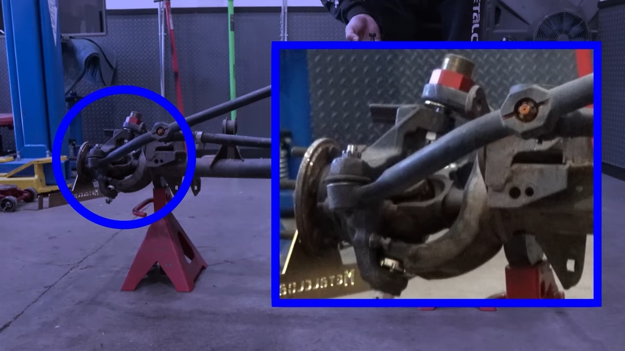 currie currectlync y-link jeep steering system, causes tie rod to move up and down during suspension cycle, affects steering toe,